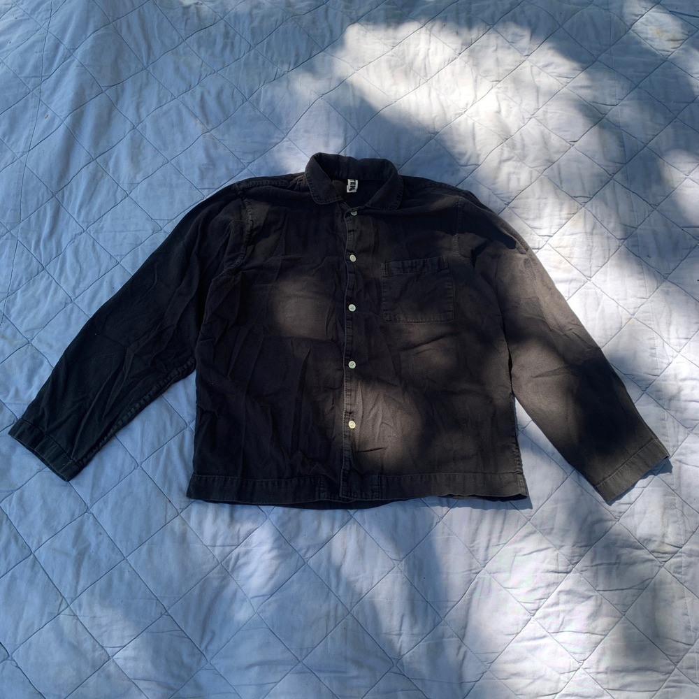 Tekla Poplin 100% organic cotton long sleeve pyjama shirt in black‎